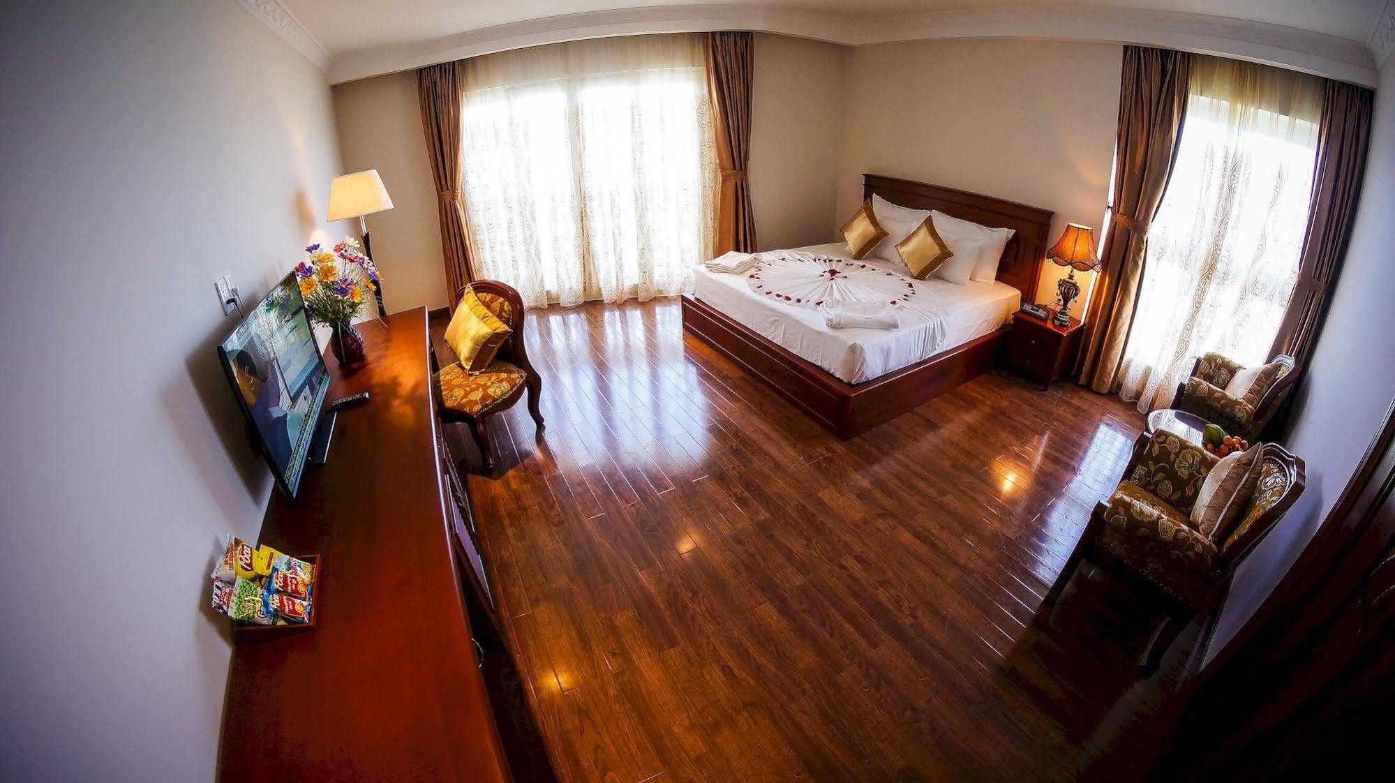 โรงแรมญาจาง พาเลซ ภายนอก รูปภาพ